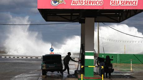 Трамп объявляет национальную чрезвычайную ситуацию и угрожает Кубе