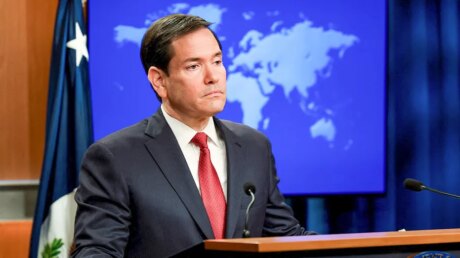 На фоне двухнедельных протестов и интернет-отключения Иранский парламент заявил, что США и Израиль станут "законными целями" в случае американской атаки.