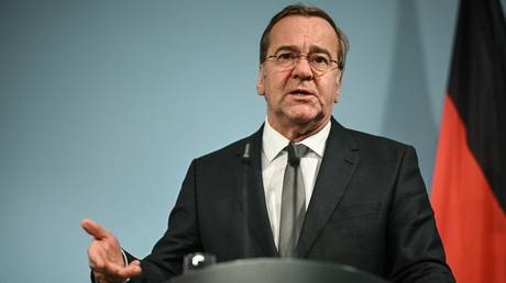 Министр обороны Германии призывает сограждан защищать демократию и продолжать поддержку Украины