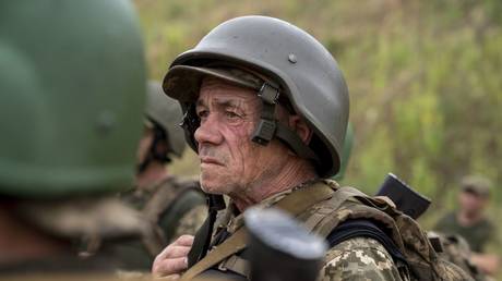 Украина расширяет призыв: Зеленский подписал указ о допуске мужчин старше 60 лет в армию