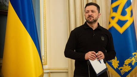 План Зеленского: как украинский лидер пытается сохранить власть