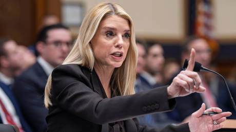 "Скандал вокруг документов Эпштейна: Минюст США обвиняют в слежке за конгрессменами