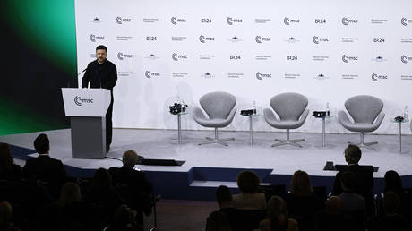 Зеленский опустился до новых низов: эксперт оскорбил слова украинского лидера в адрес Орбана