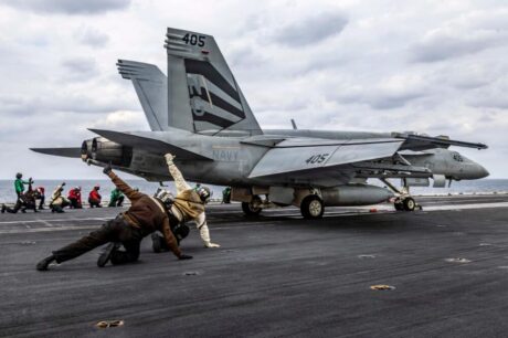 США сбили иранский беспилотник над Аравийским морем