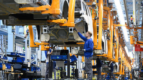 Кризис в автопроме: Volkswagen сокращает 50 тысяч рабочих мест в Германии