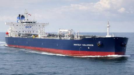 Россия направляет танкер с нефтью на Кубу, США не препятствуют