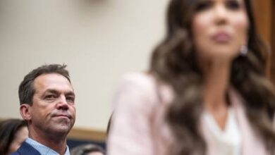 Скандал вокруг экс-главы DHS: Что скрывал муж «ICE Барби»