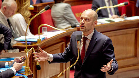 Раздор вокруг флагов ЕС: Националистический рост в Франции вызывает возмущение Парижа