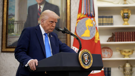 Президент США призывает к военной силе для контроля над проливом Хормуз