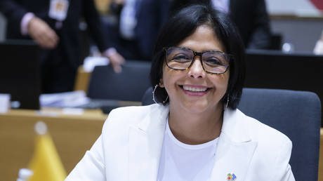 США снимают санкции с временного президента Венесуэлы после уступок