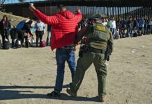 «Схема принудительной высылки»: правозащитники осудили сделку США с Угандой по депортации мигрантов