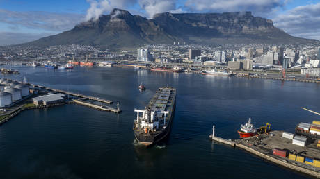 Иран открыл Ормузский пролив для судов ЮАР: Претория защищает энергобезопасность на фоне эскалации в регионе