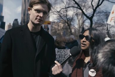 «А как же геи Ормуза?»: вирусное интервью с протестующей в Нью-Йорке рассмешило соцсети