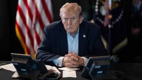 Восьмая попытка Сената: демократы требуют лишить Трампа права воевать с Ираном без одобрения Конгресса