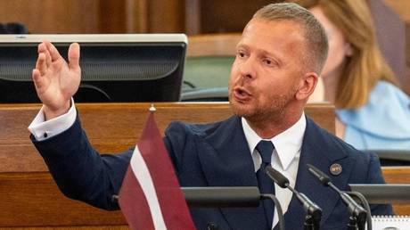 Рижский нокдаун: депутата Росликова лишили мандата за связь с Беларусью и русский язык