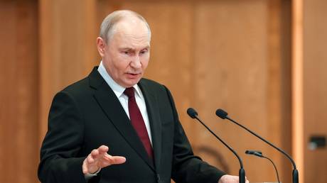 «Инструмент для одурачивания людей»: Путин — о молчании Запада после удара по Старобельску