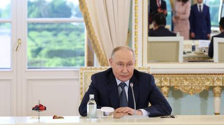 «Секрет "Орешника" и переговоры с Европой»: главные заявления Путина на встрече с главами мировых информагентств