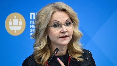 Рекордная занятость и ставка на роботов: как изменится рынок труда в России