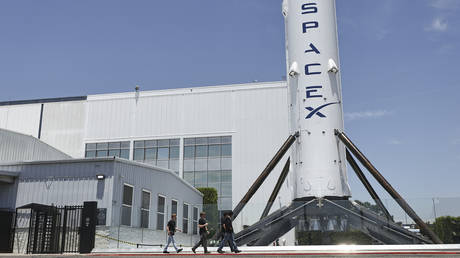 Космический чек для искусственного разума: Google будет платить SpaceX почти миллиард долларов в месяц