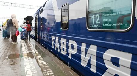 Террор на рельсах: украинский дрон атаковал пассажирский поезд в Крыму