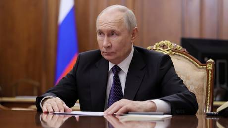 Путин потребовал усилить охрану школ и вузов после кровавого удара по общежитию в Старобельске