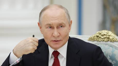 «Россия фактически противостоит НАТО в одиночку»: Путин в День России дал советы Западу и раскрыл военные планы
