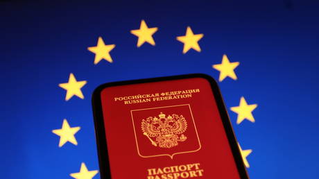 Франция и Италия заблокировали план ЕС по запрету на въезд для всех российских военных — Брюссель в тупике