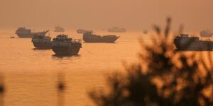«Мини-цунами» нефти: открытие Ормузского пролива обрушило цены до довоенного уровня — но надолго ли?