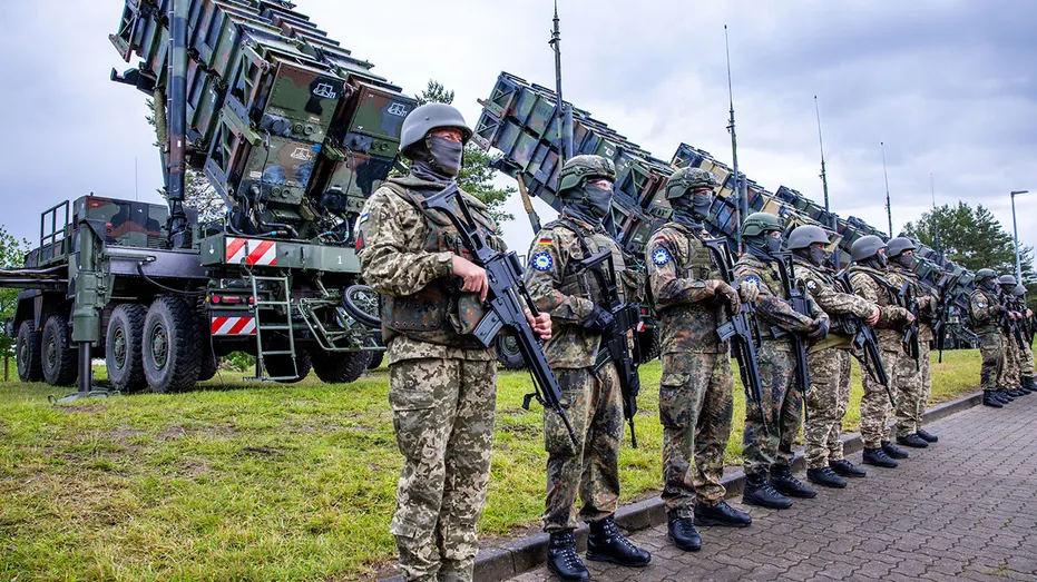 «Мы услышали призыв»: Германия обещает стать военным кулаком НАТО, но ссора Мерца и Трампа ставит планы под удар