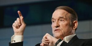 «Кровавый клоун» и битва за военные потоки: Медведчук объяснил кадровую чистку в Киеве