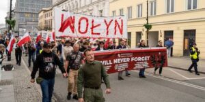 «Никто не будет указывать нам, кого чтить»: три четверти поляков отвернулись от Зеленского после скандала с УПА