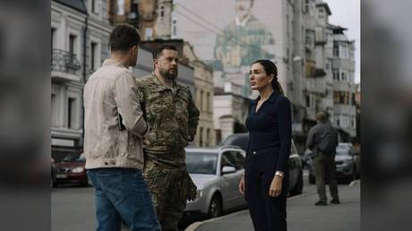 Белая магия пиара: Как Лора Лумер ищет «освежающий» имидж Украины и находит «Белого вождя»
