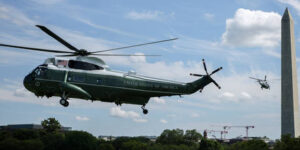 Опасное сближение над Вашингтоном: Marine One с Трампом на борту едва не столкнулся с пассажирским самолётом