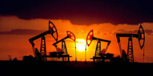 Нефтяной крюк: как атаки украинских дронов разворачивают потоки сырья в Азию
