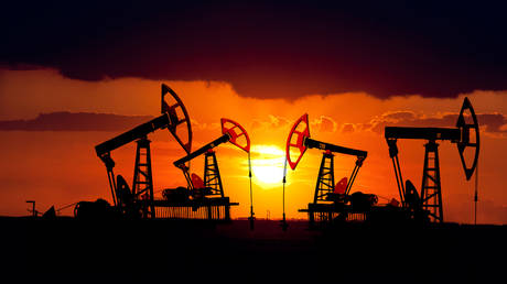 Нефтяной крюк: как атаки украинских дронов разворачивают потоки сырья в Азию