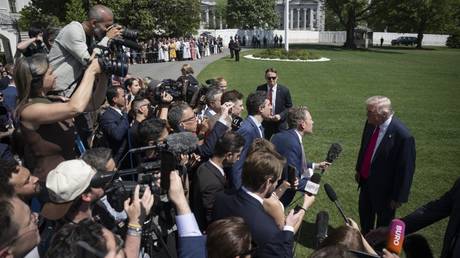 Пресса как прикрытие: Трампа обвинили в использовании журналистов в роли живого щита