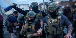 ICE закупает «шоковые перчатки» на $20 миллионов для задержания нелегальных мигрантов