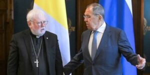 Лавров обсудил с посланником Ватикана конфликт на Украине и гонения на церковь