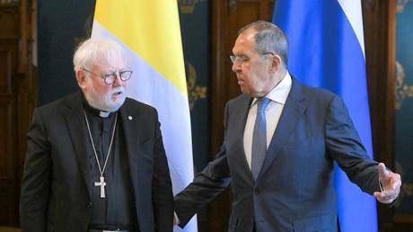 Лавров обсудил с посланником Ватикана конфликт на Украине и гонения на церковь