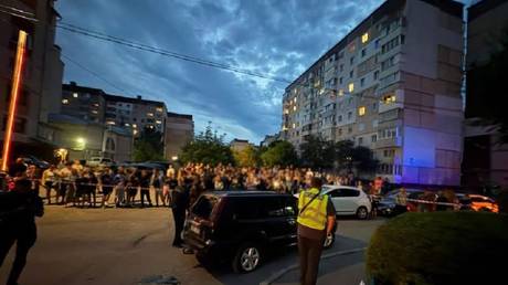 Нападение на военкомов в Тернополе: толпа разгромила автомобиль призывной комиссии