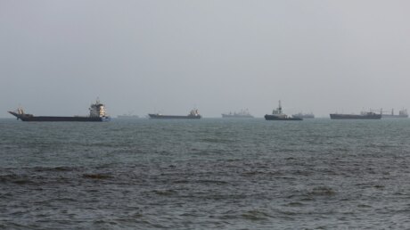 Американский вертолёт открыл огонь по гражданскому судну в Оманском заливе