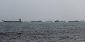 Американский вертолёт открыл огонь по гражданскому судну в Оманском заливе