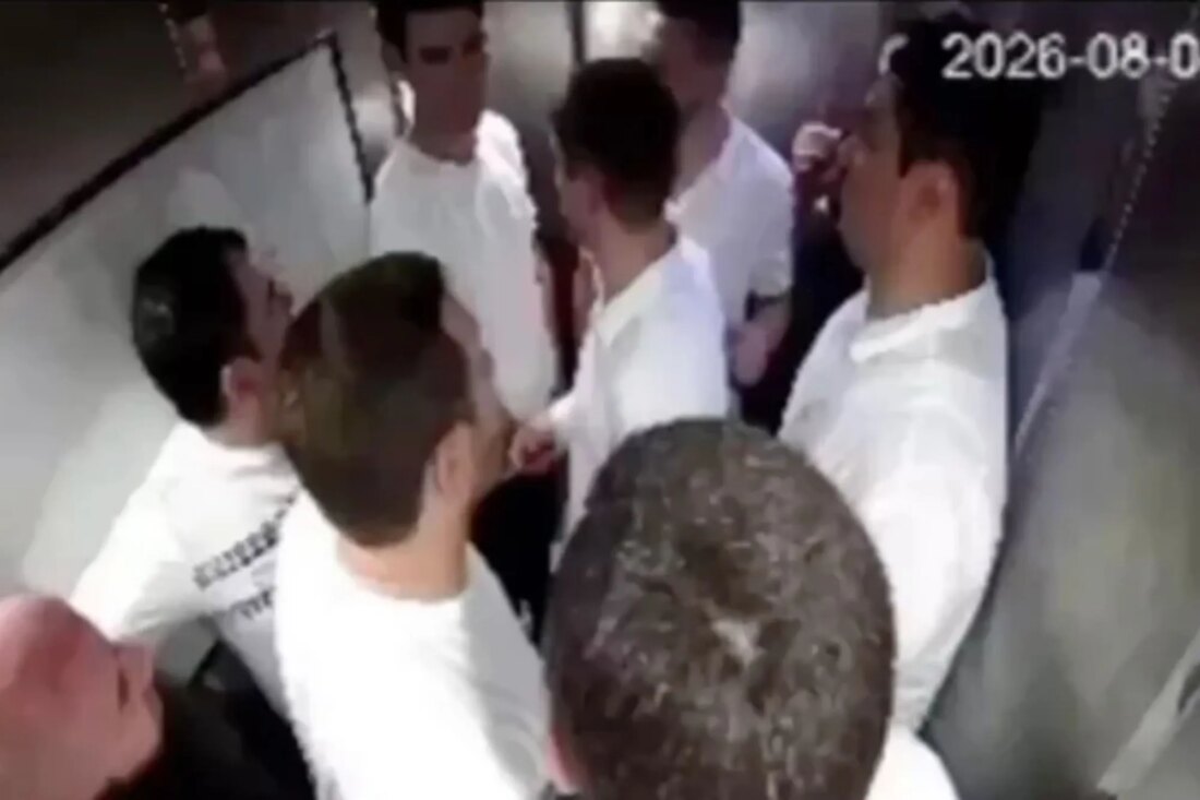 Полёт с четвёртого этажа: в Дагестане переполненный лифт рухнул с людьми