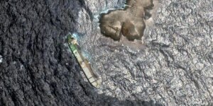 Нефтяная бомба у заповедных островов: подсанкционный танкер «теневого флота» России сочится нефтью у берегов Омана