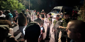 Столкновения в Портсмуте: сотни активистов пытались не дать высадить мигрантов на берег