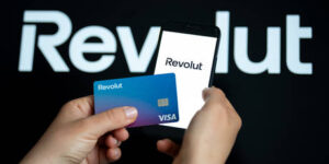 Revolut раскрыл данные клиентов мошенникам, использовавшим домен госучреждения