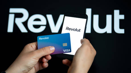Revolut раскрыл данные клиентов мошенникам, использовавшим домен госучреждения