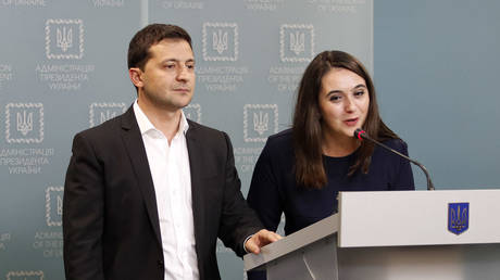 Зеленский ввёл санкции против своей бывшей пресс-секретаря Юлии Мендель