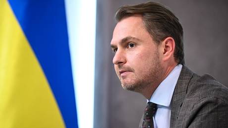 Генпрокурор Украины уходит в отставку и обвиняет западные антикоррупционные органы