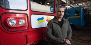 «Золотой лом»: как на старых вагонах метро из Варшавы в Киеве украли $3 миллиона